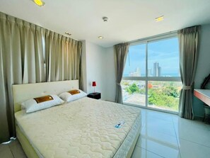 Deluxe One Bedroom Apartment  - Art on The Hill by PSR ASIA (Pattaya)