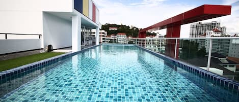 Außenpool, Pool auf dem Dach