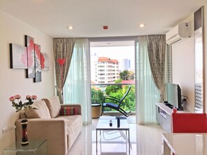 Flat-screen TV - Art on The Hill by PSR ASIA (Pattaya)