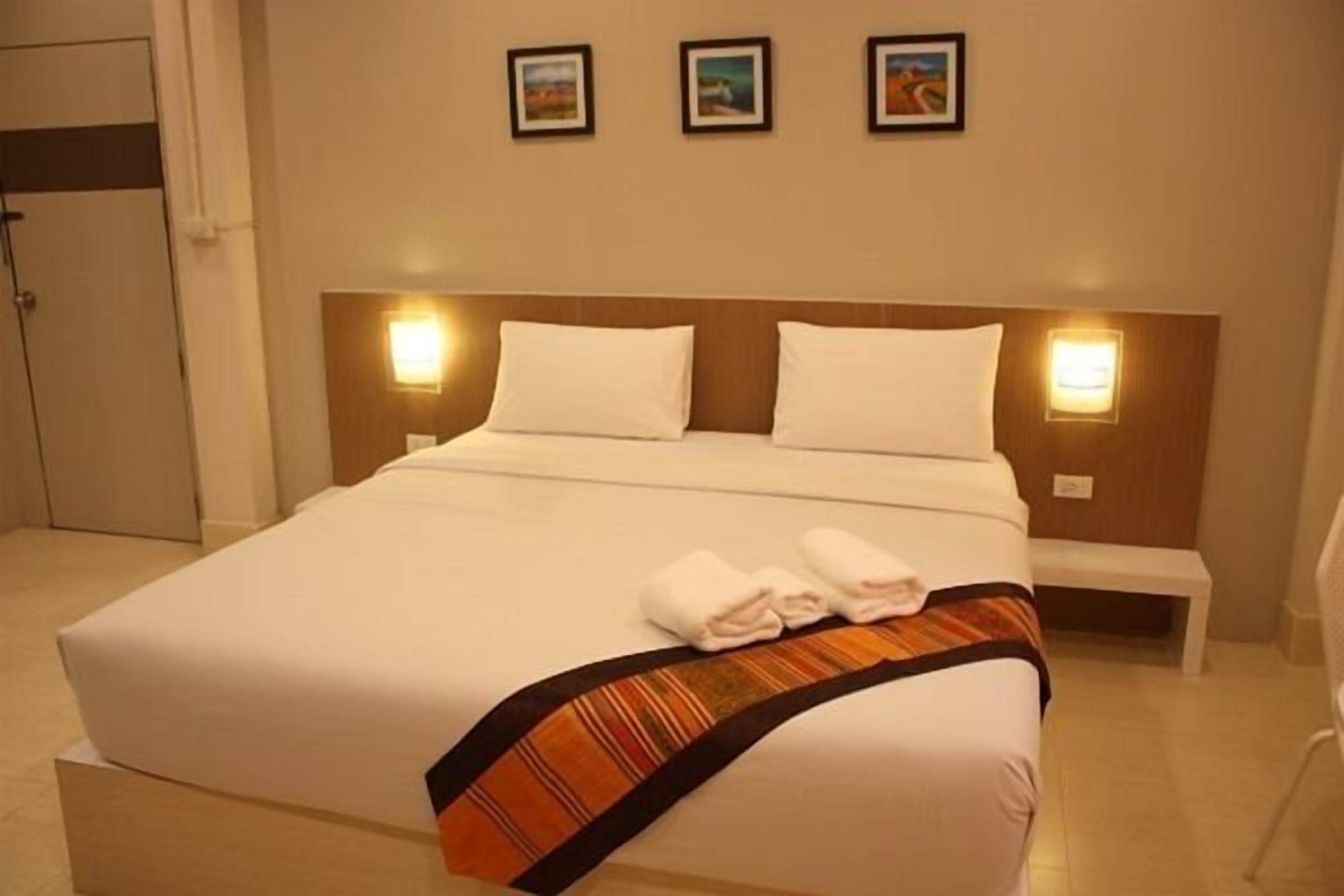 standard room, 1 king bed | desk, free wifi