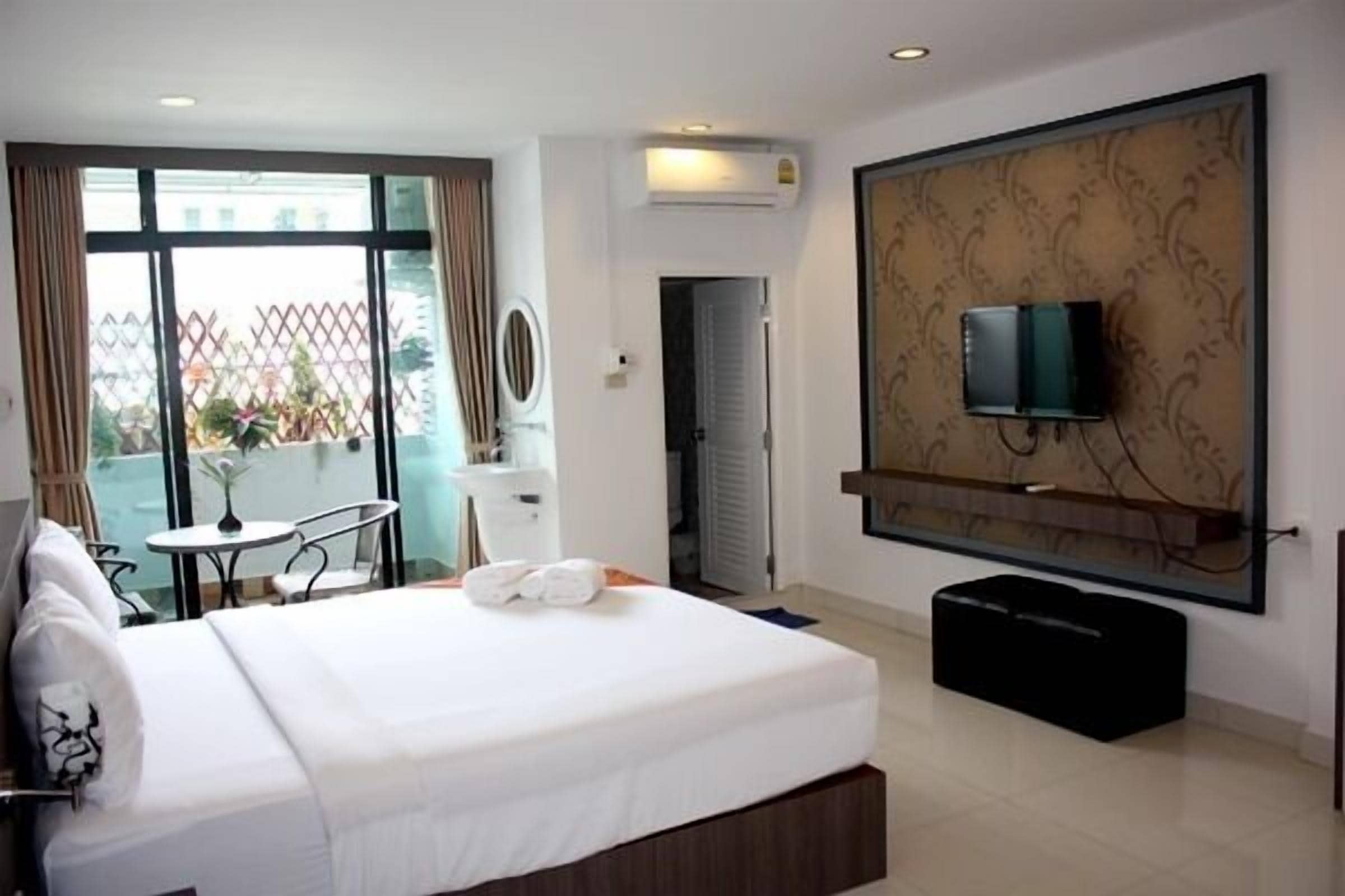 standard room, 1 king bed | desk, free wifi