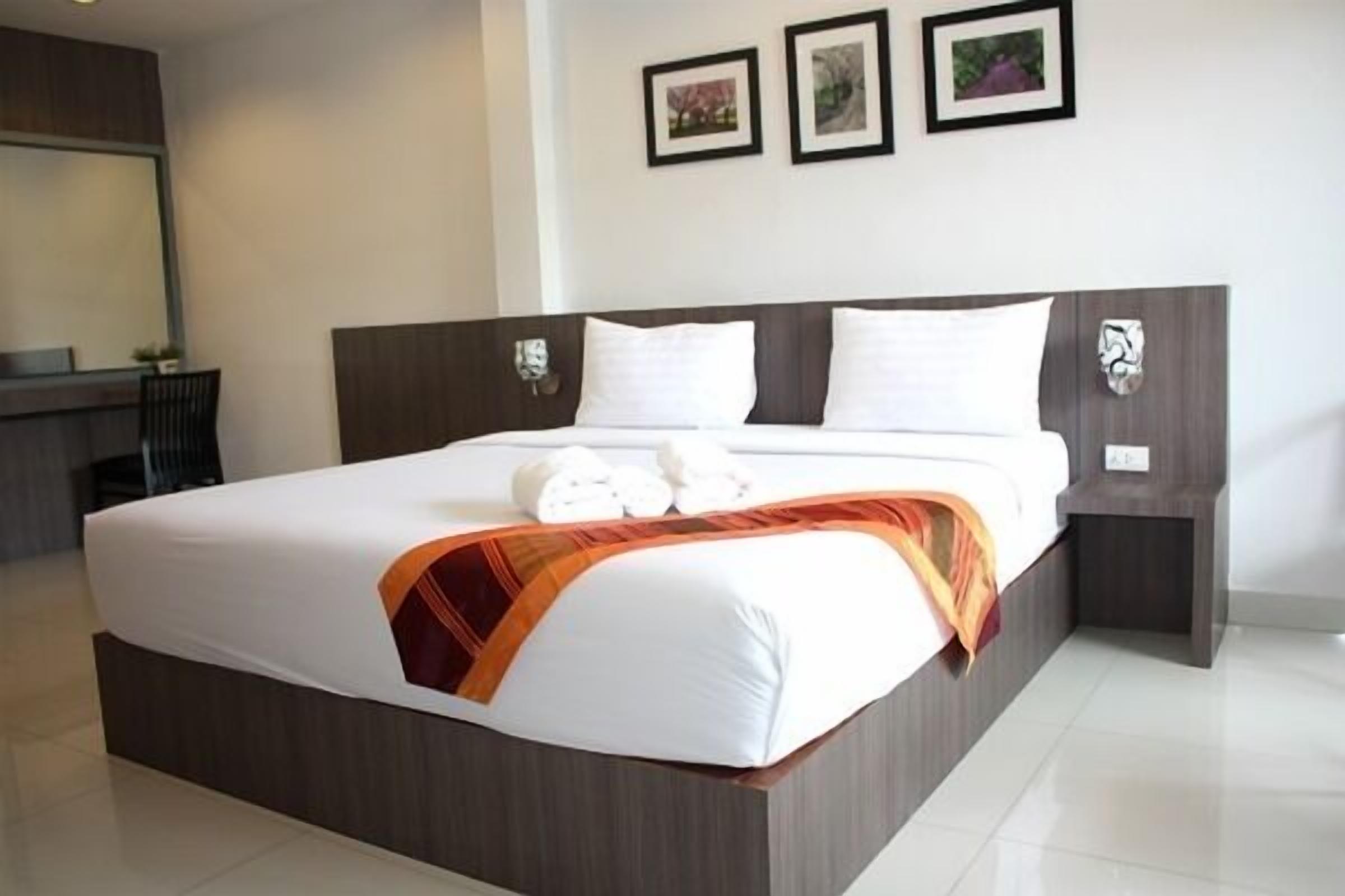 standard room, 1 king bed | desk, free wifi