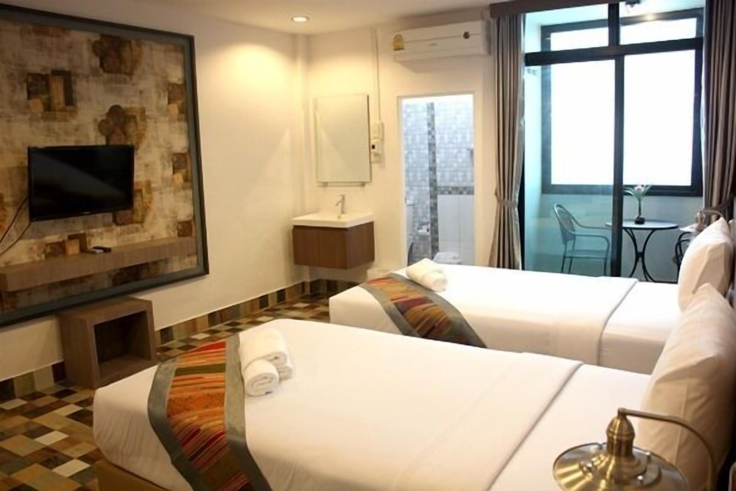 standard twin room | desk, free wifi