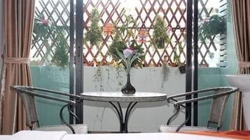 Standard Twin Room | Balcony