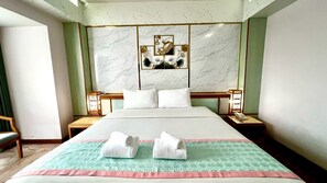 Deluxe Room | Minibar, in-room safe, desk, rollaway beds - Asian Hotel Hatyai (Hat Yai)