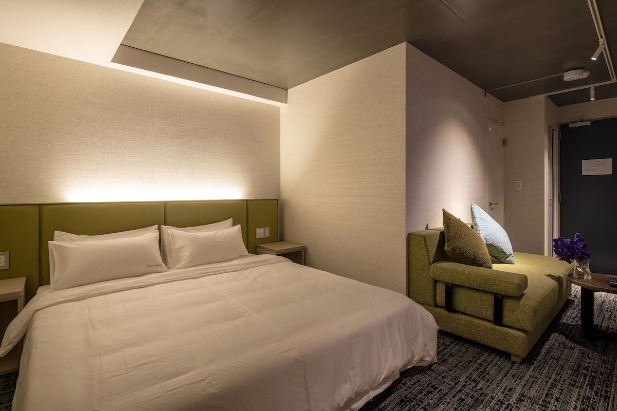 Comfort Double Room, Non Smoking, Lake View | Premium bedding, in-room safe, individually decorated