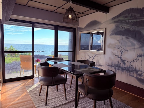 客室内のダイニングエリア