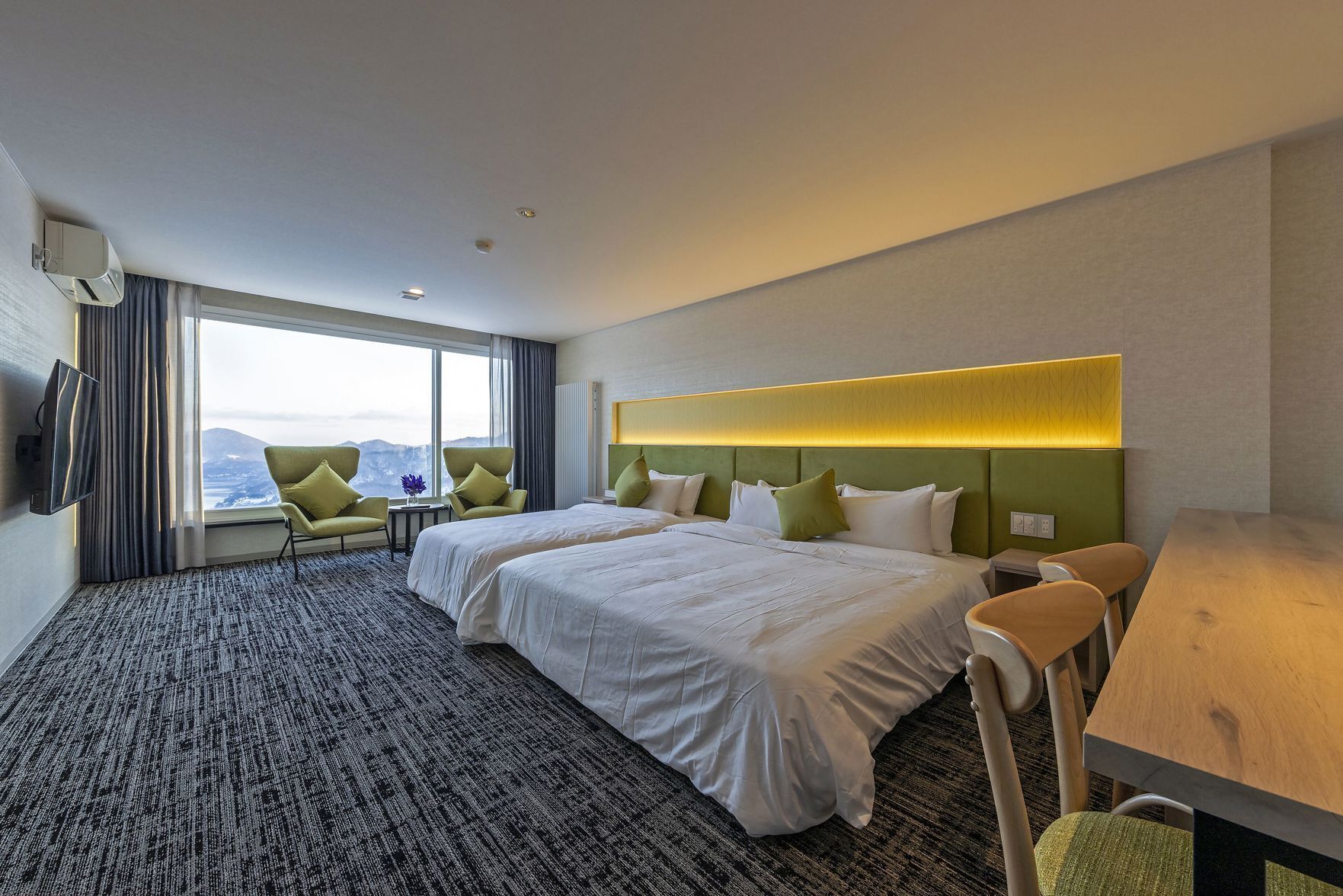Premium bedding, in-room safe, individually decorated