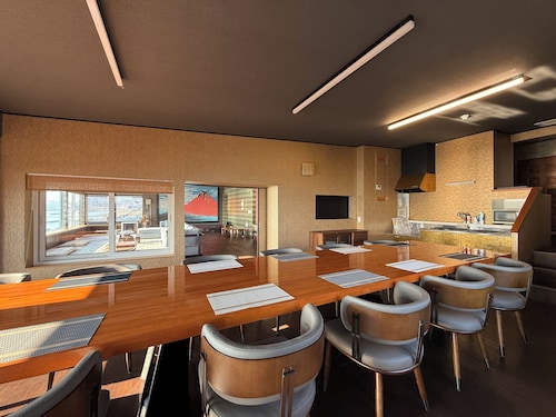 客室内のダイニングエリア