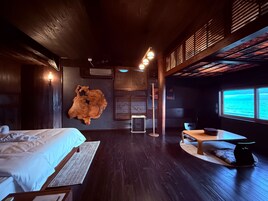 Deluxe Room | Premium bedding, in-room safe, individually decorated