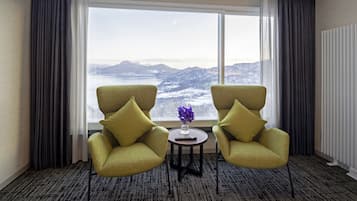 Standard Twin Room, Non Smoking, Lake View | Premium bedding, in-room safe, individually decorated