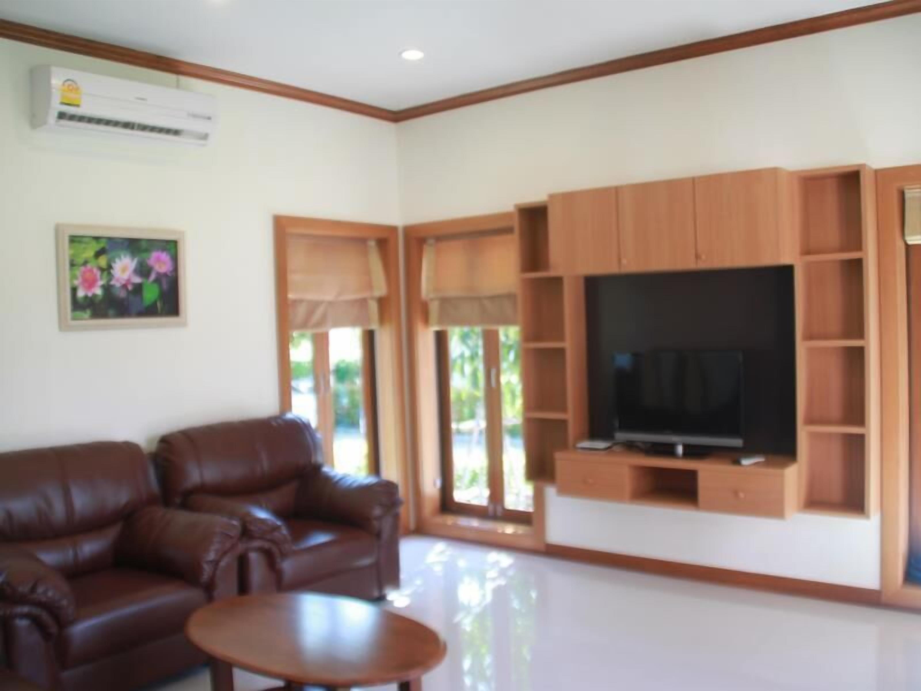 32-inch LCD TV with cable channels, TV, DVD player