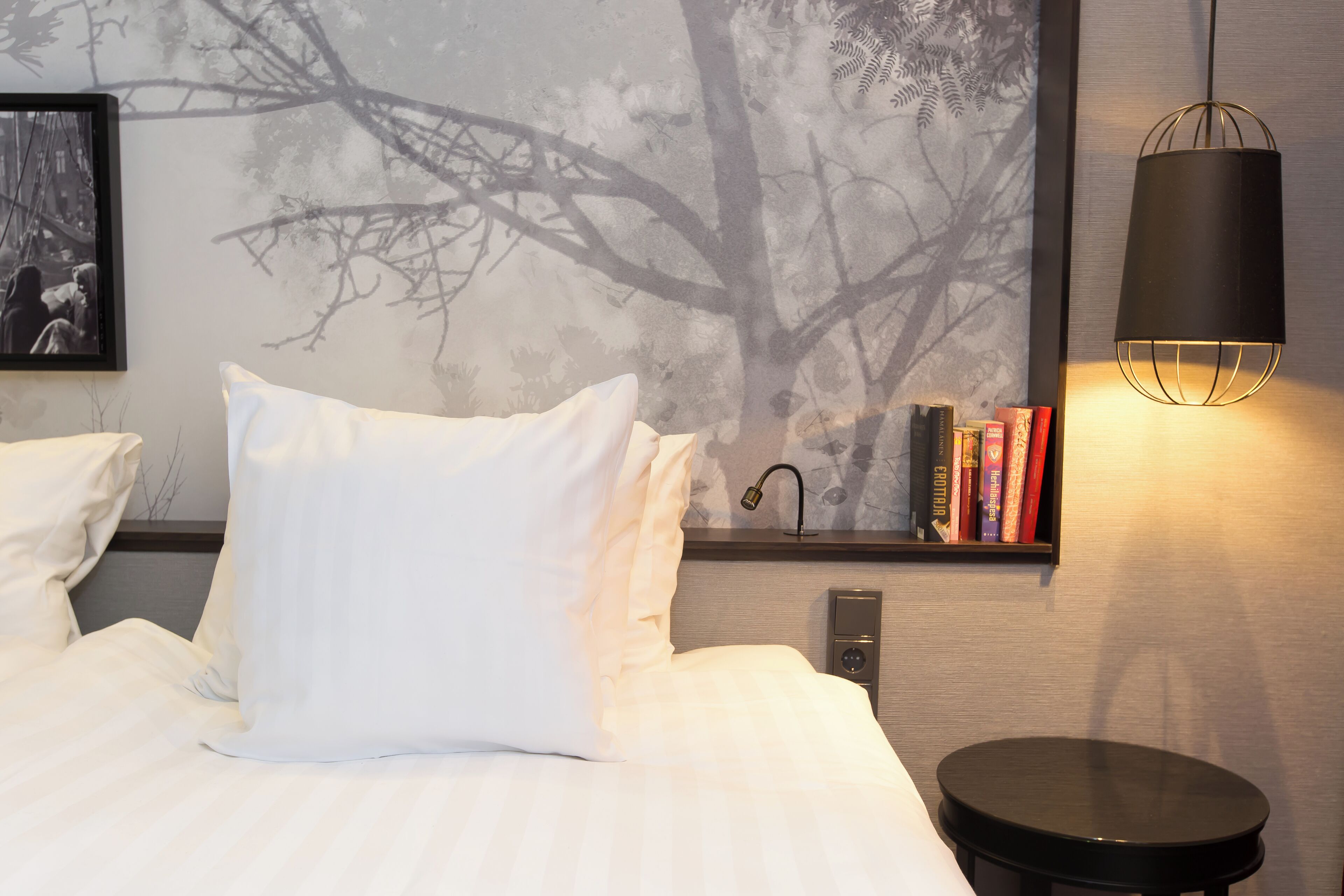 superior room, 1 king bed, non smoking | 1 bedroom, premium bedding, minibar, in-room safe