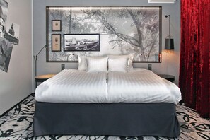 Family Room, 1 King Bed with Sofa bed, Non Smoking