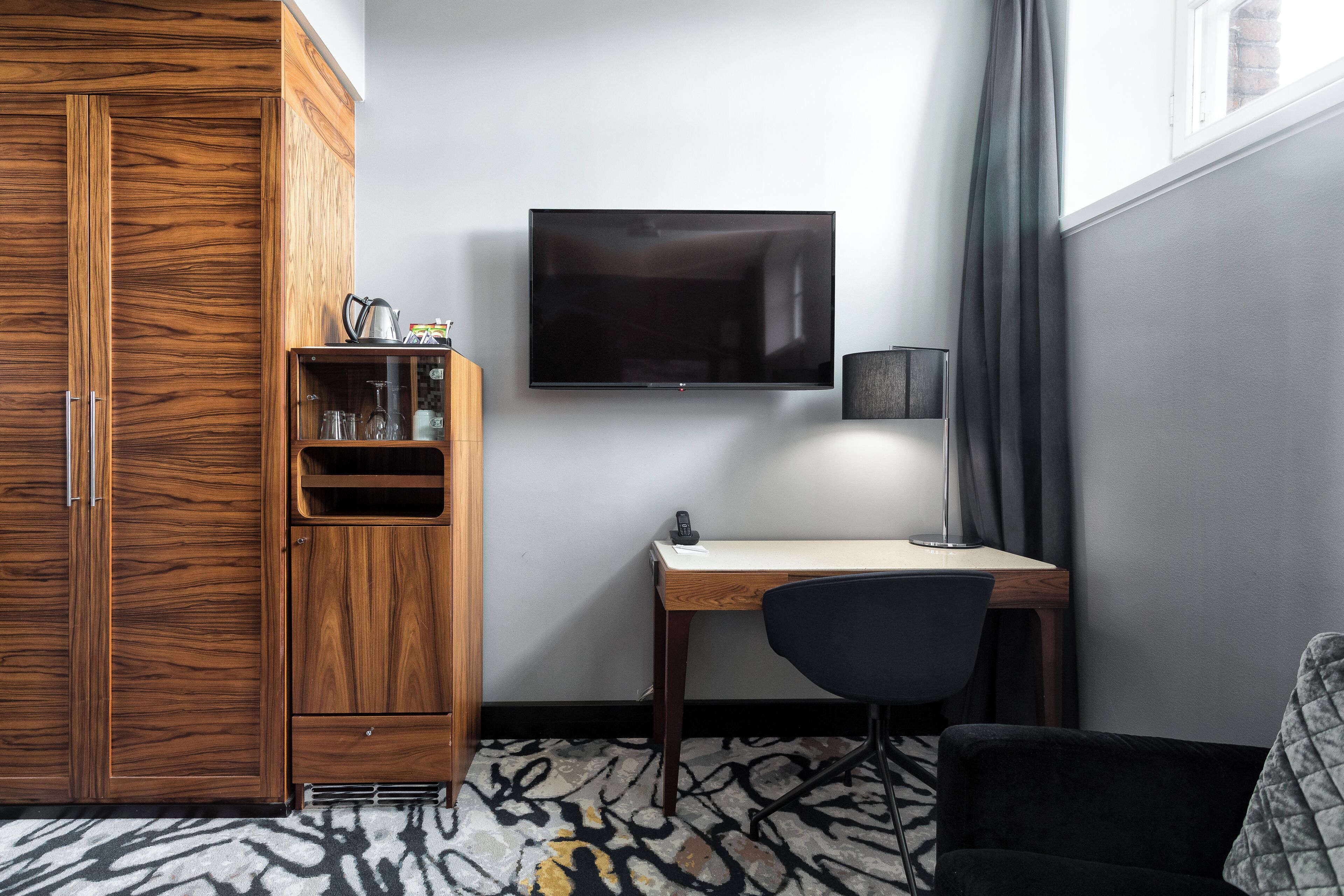 standard double room, non smoking | 1 bedroom, premium bedding, minibar, in-room safe