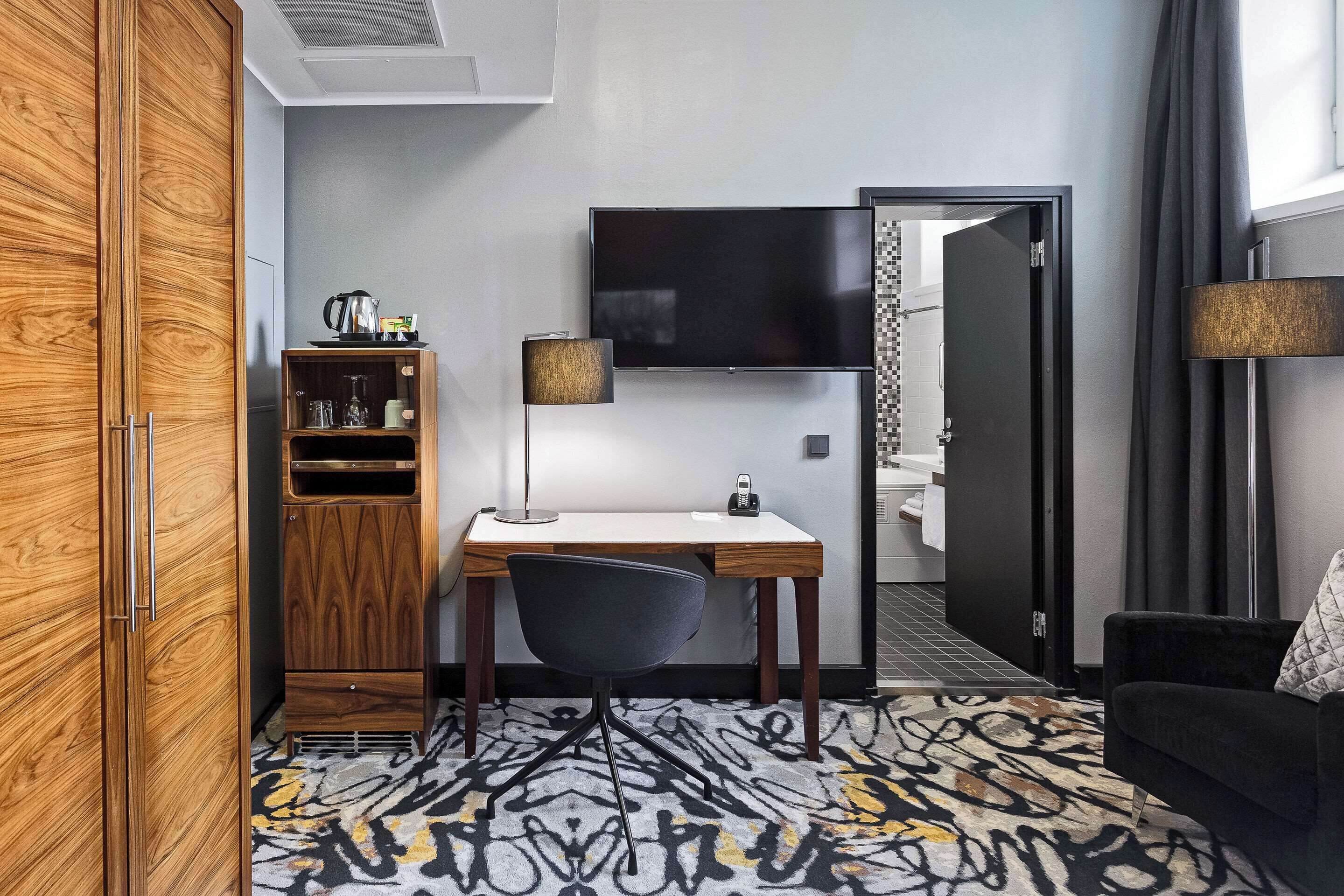 1 bedroom, premium bedding, minibar, in-room safe