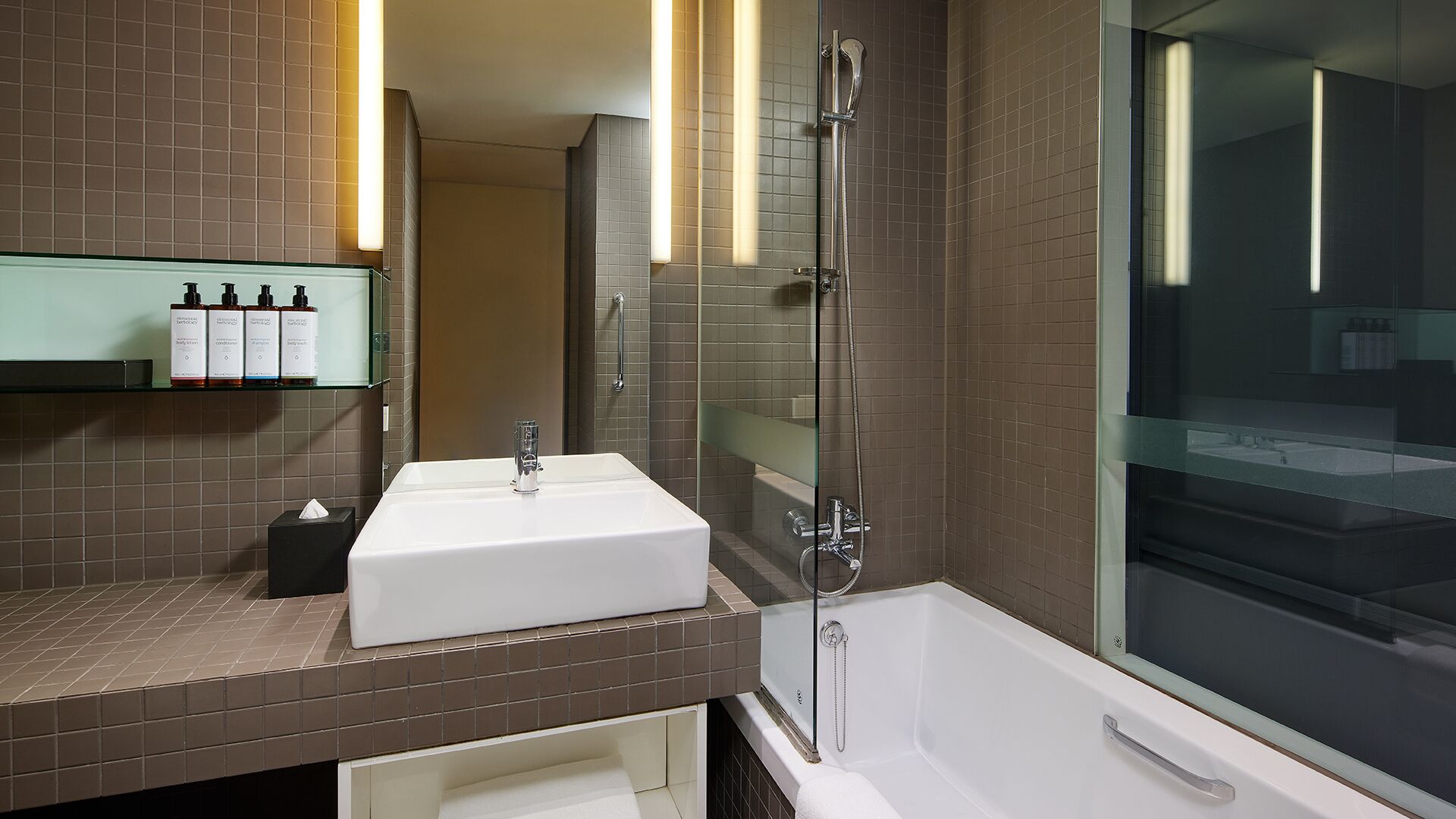 [silla duty-freeshop coupon package]standard twin room (2 shilla duty-free shop coupons per booking) | bathroom | shower, free toiletries, hair dryer, bathrobes