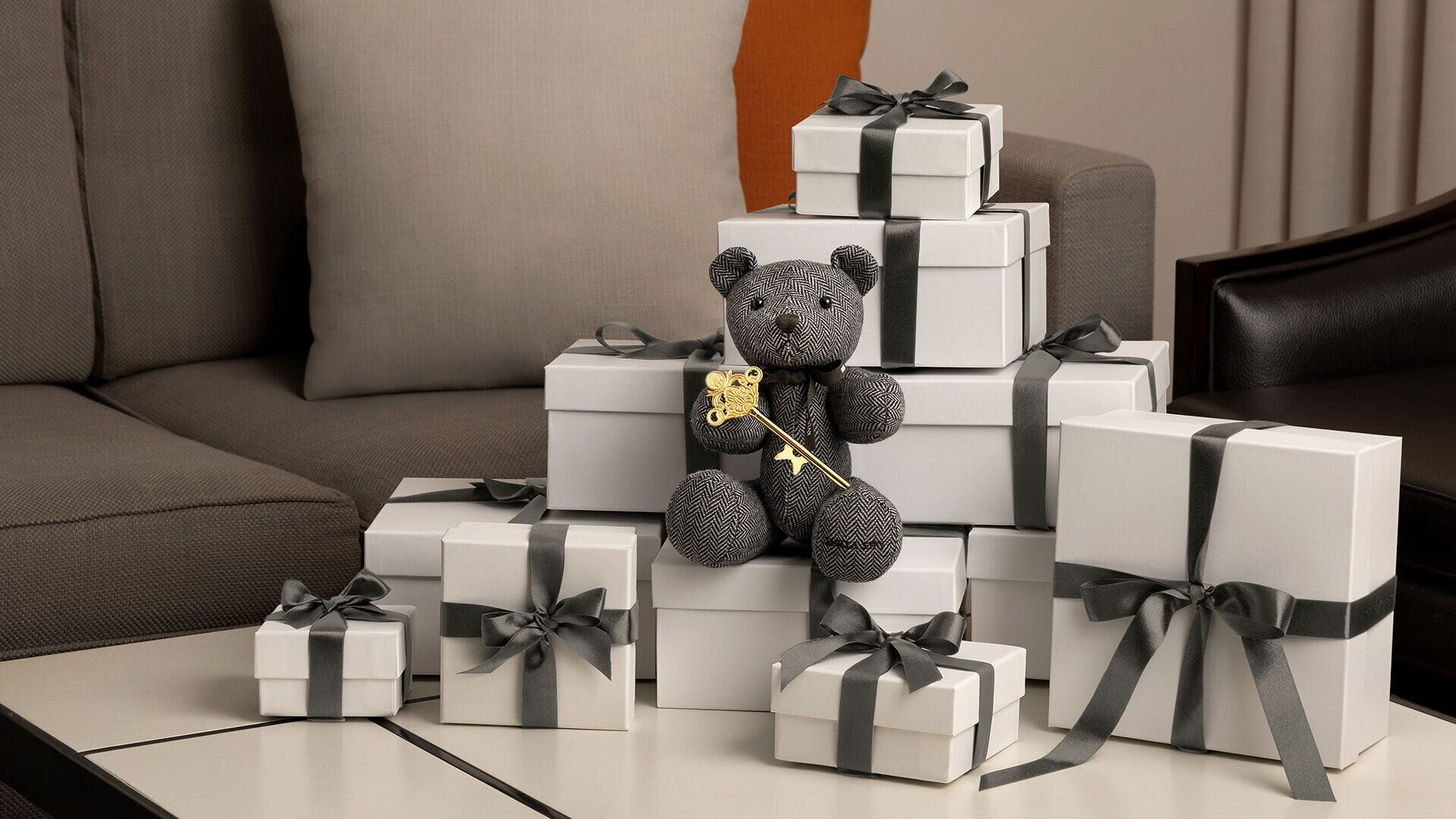 premium bedding, in-room safe, desk, laptop workspace