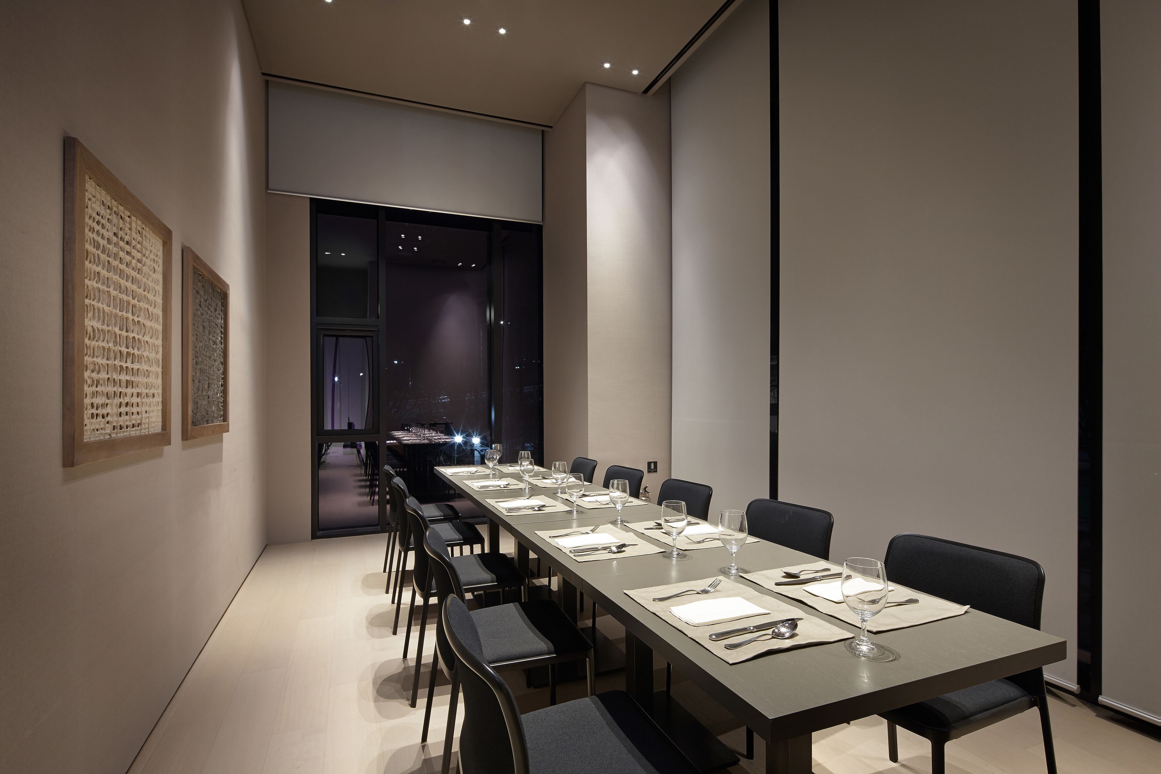 lunch and dinner served, international cuisine