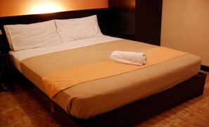 Standard Room, 1 Queen Bed | Desk, free WiFi - Citi Grand Inn (Bacolod)