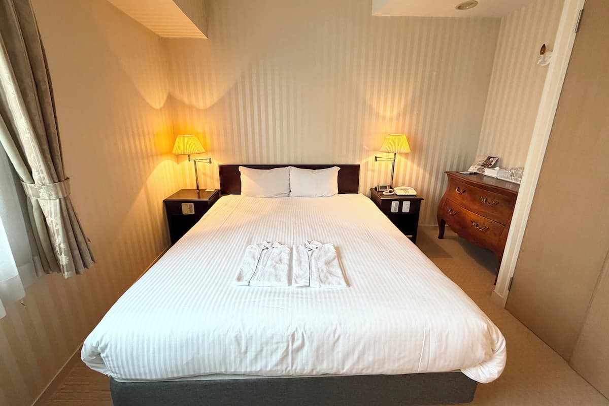 Sviitti (Double) | Tallelokero huoneessa, työpöytä, silitysrauta/-lauta, ilmainen Wi-Fi