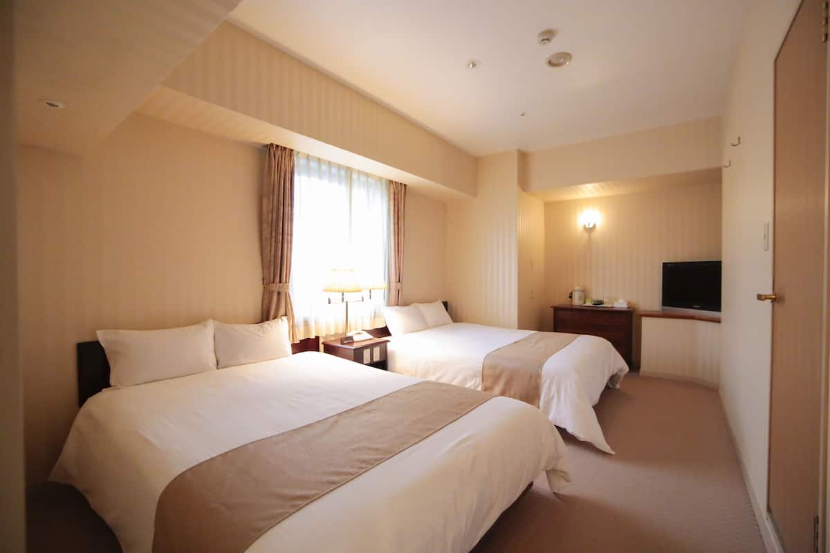 1 bedroom, in-room safe, desk, iron/ironing board