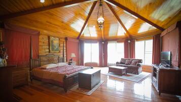 Enchant | Desk, rollaway beds