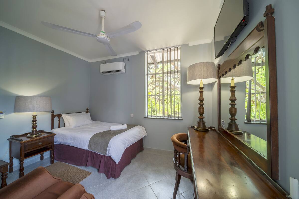 Single Room, Non Smoking | Desk, WiFi (free), bed sheets