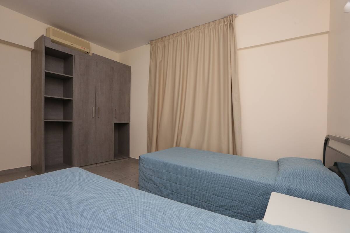 Caja de seguridad en la habitación, insonorización y cunas gratuitas 