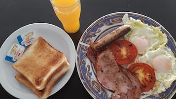 Petit déjeuner anglais servi tous les jours en supplément