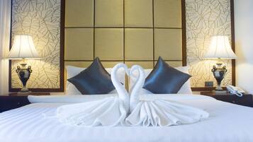 Suite | Minibar, desk, rollaway beds, free WiFi