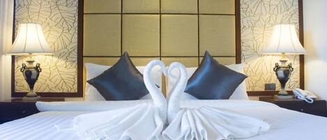 Suite | Minibar, desk, rollaway beds, free WiFi