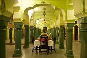 Área de estar no saguão