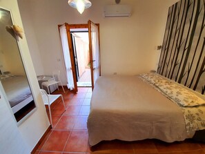 Double Room | Individually decorated, individually furnished, desk, laptop workspace - Aba Maya (Alghero)