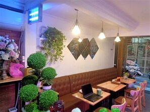 Lobby sitting area - Jasmine Hotel (Ho Chi Minh City)