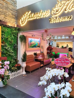 Lobby sitting area - Jasmine Hotel (Ho Chi Minh City)
