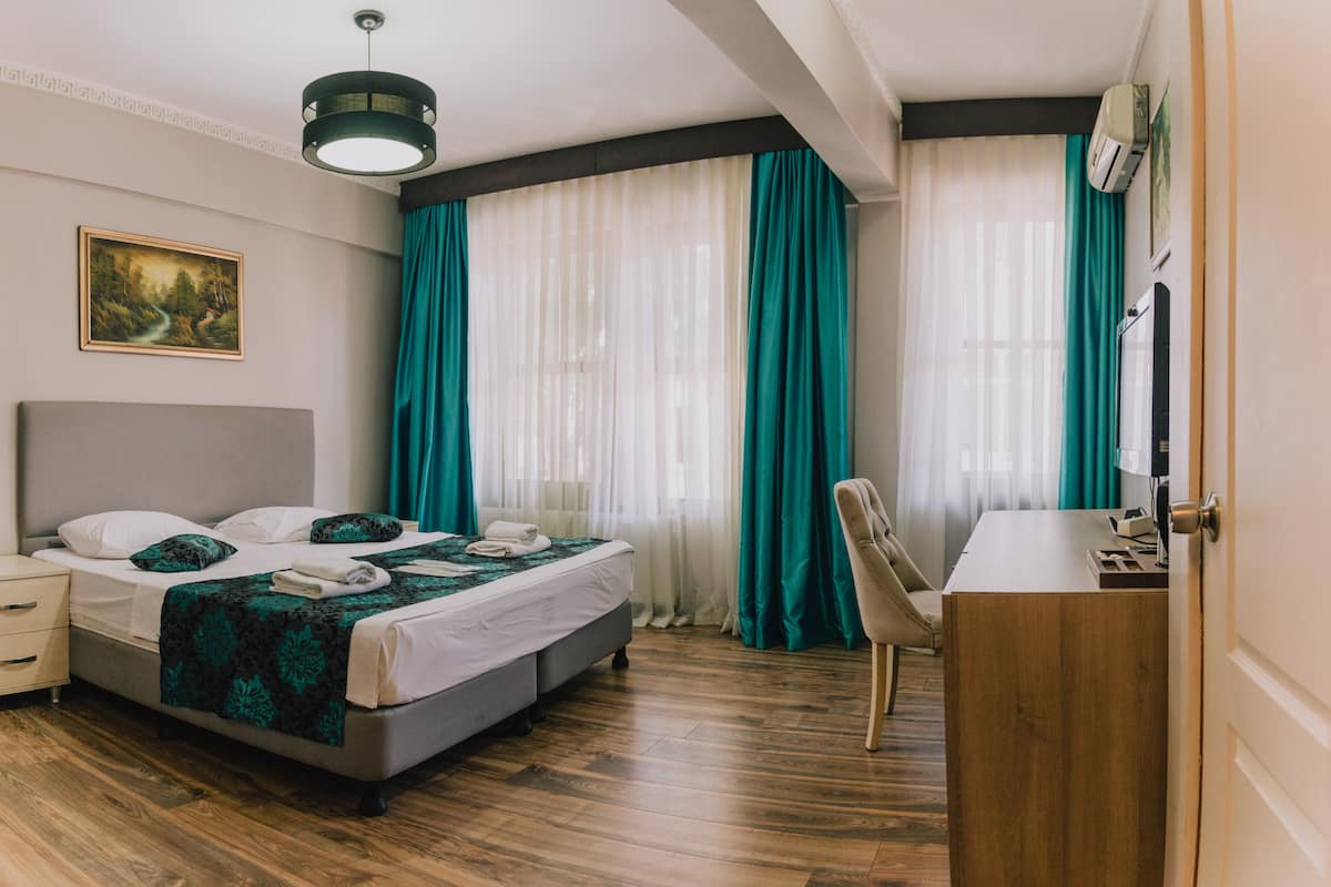 Deluxe-rum | Sängtillbehör av högsta kvalitet, minibar, gratis wi-fi och sängkläder