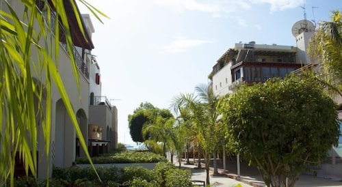 Sunrise Arches Apartments