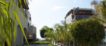 Sunrise Arches Apartments