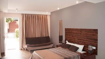 Comfort Studio | In-room safe, free WiFi