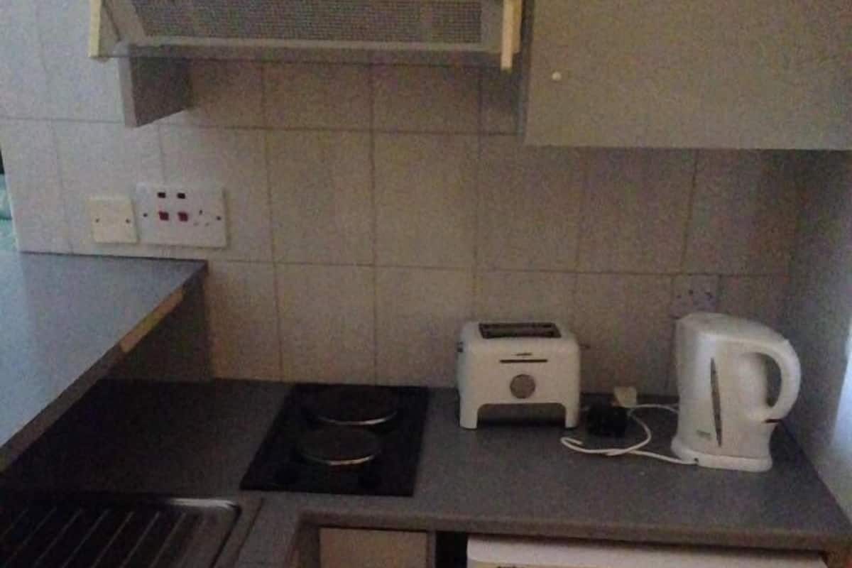 Apartment, 1 Bedroom | Private kitchenette | Fridge, stovetop, cookware/dishes/utensils