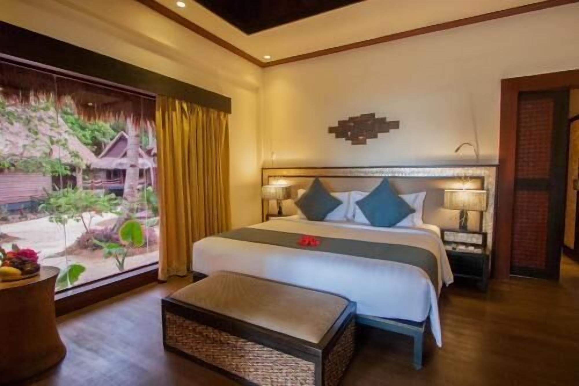 Frigobar, cofres nos quartos, individualmente decorados, escrivaninha