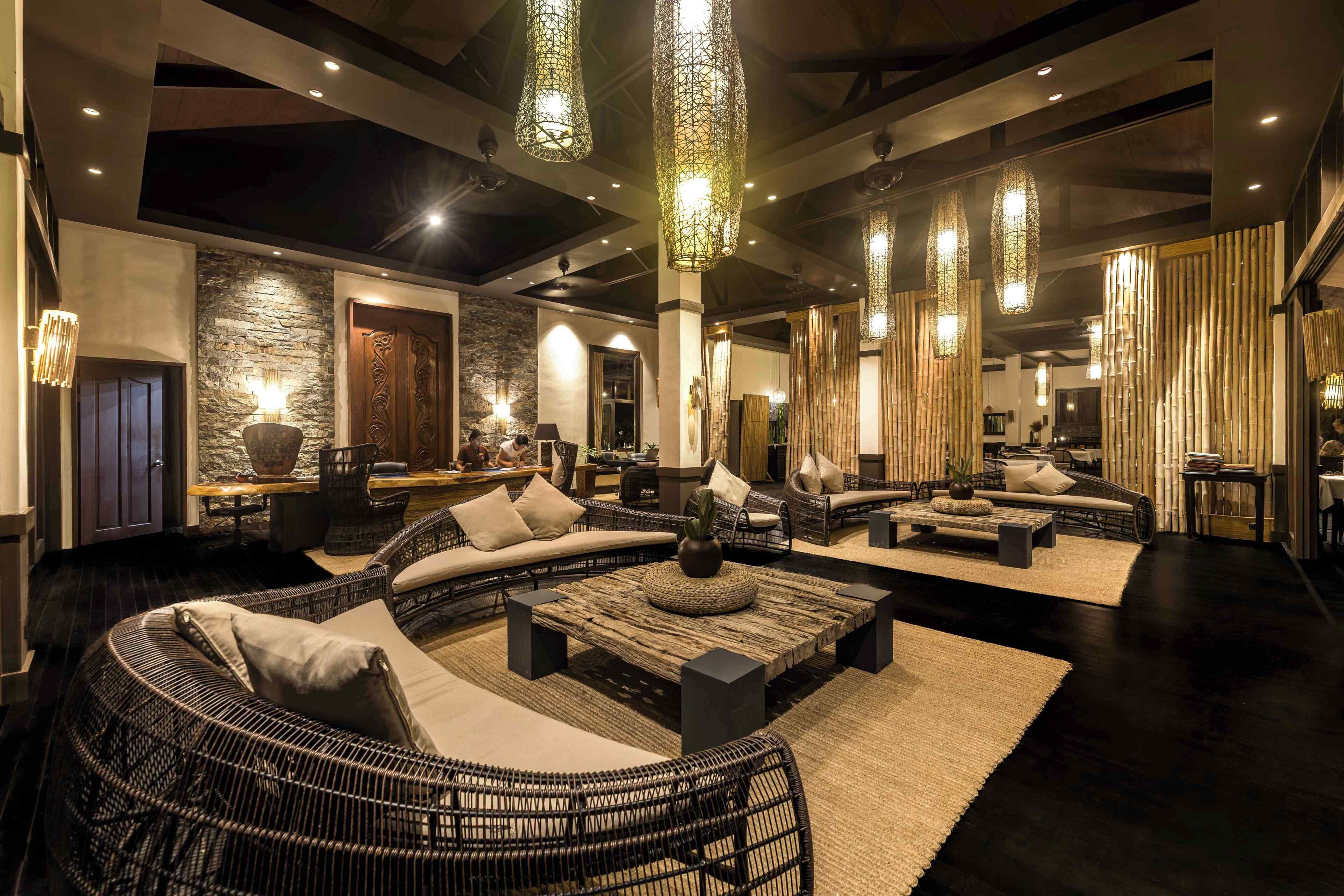 Lobby-lounge