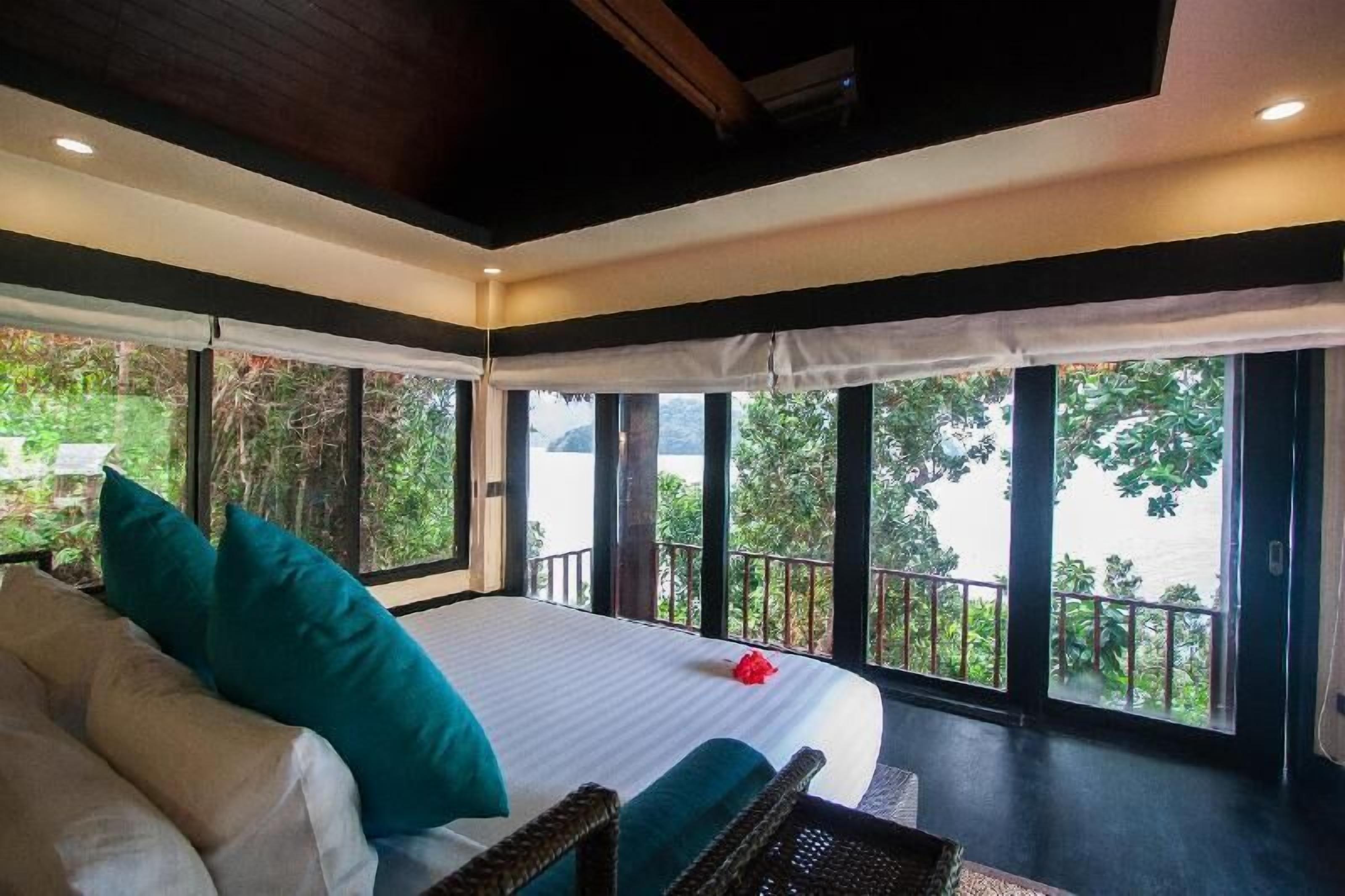 Frigobar, cofres nos quartos, individualmente decorados, escrivaninha