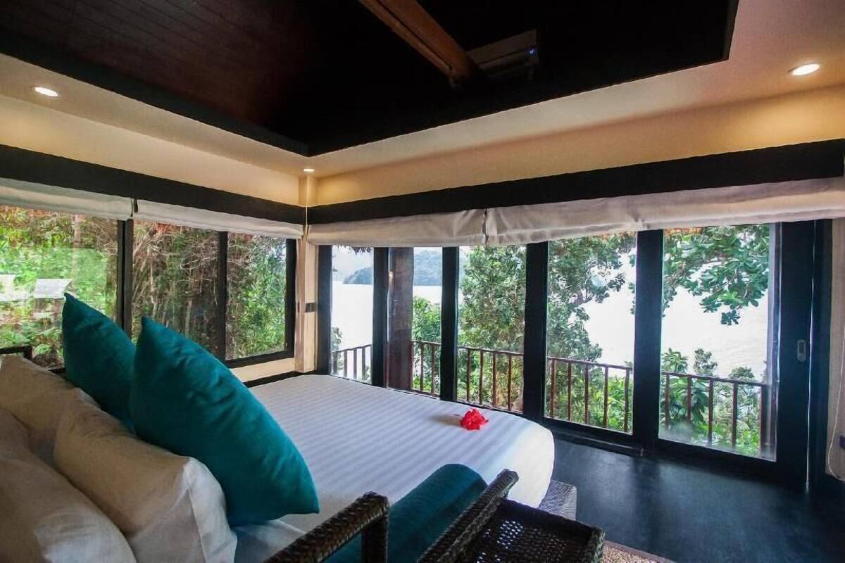 Minibar, in-room safe, individually decorated, desk