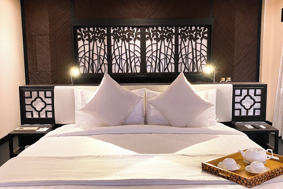 premium bay view cauayan pool villa | 1 bedroom, minibar, in-room safe, individually decorated