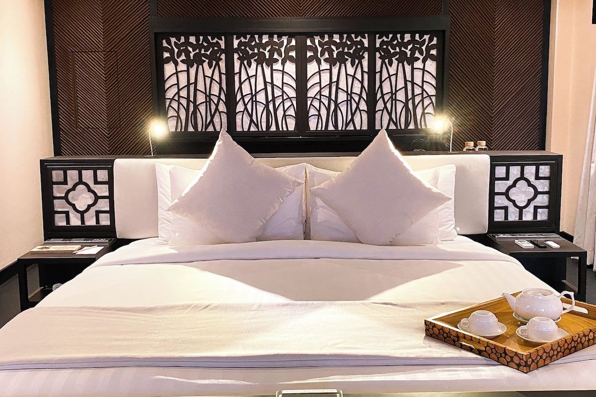 Premium bay view cauayan pool villa (Free Breakfast & Free Roundtrip Airport Transfer) | Míníbar, öryggishólf í herbergi, sérhannaðar innréttingar, skrifborð