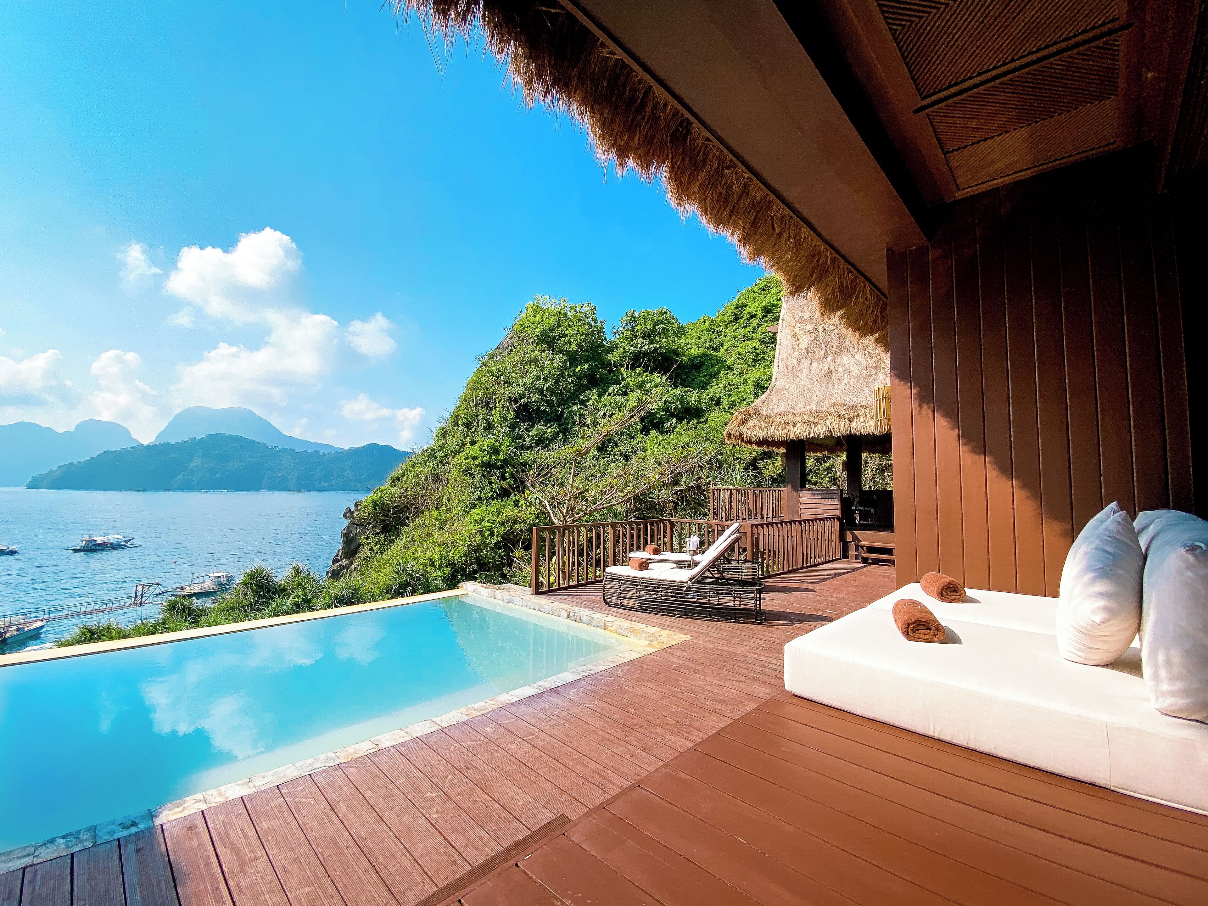 Premium bay view cauayan pool villa (Free Breakfast & Free Roundtrip Airport Transfer) | Beach/ocean view