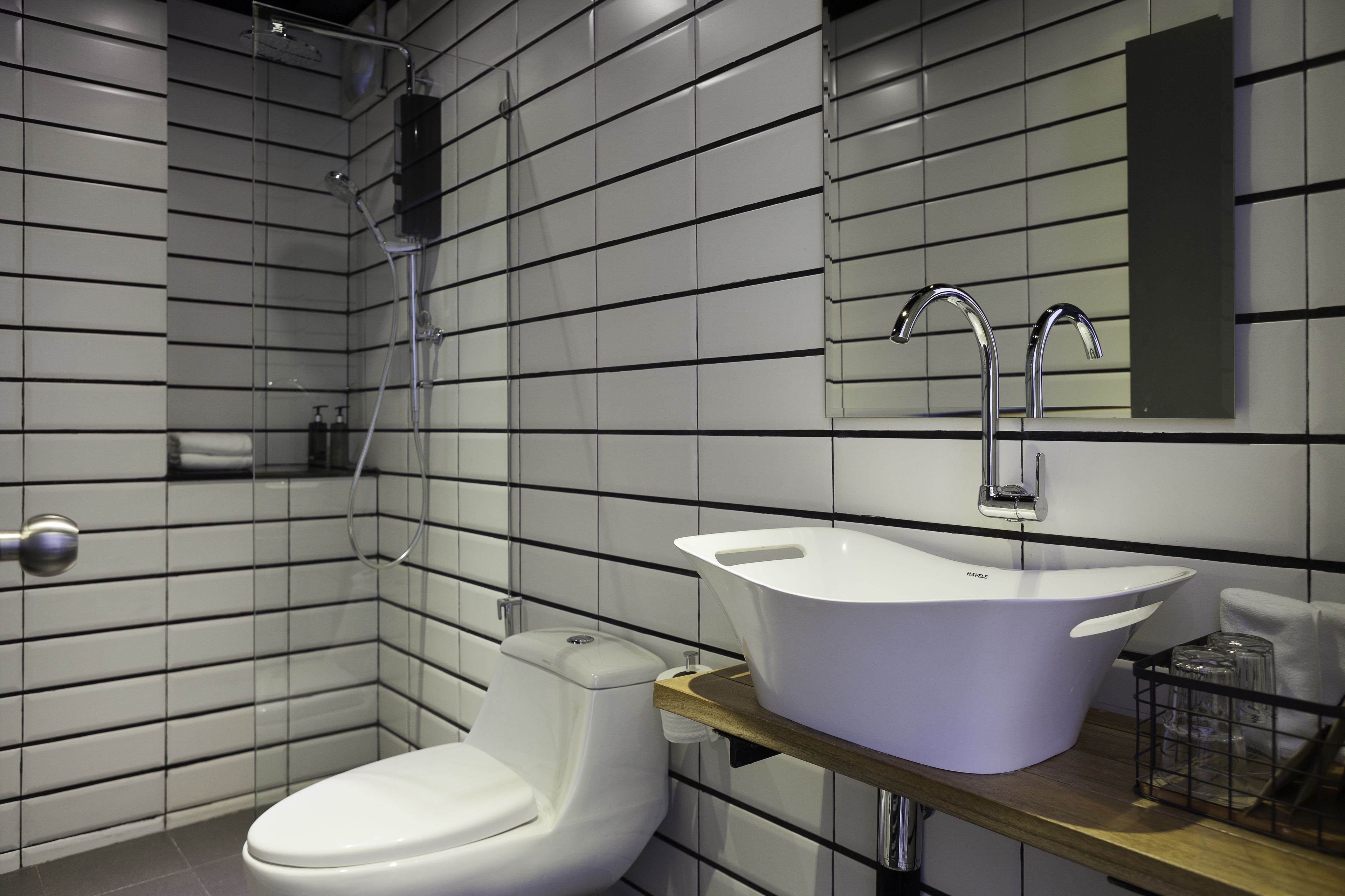 shower, free toiletries, hair dryer, bidet