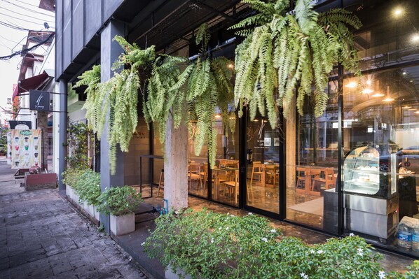 Vista frontal de la propiedad